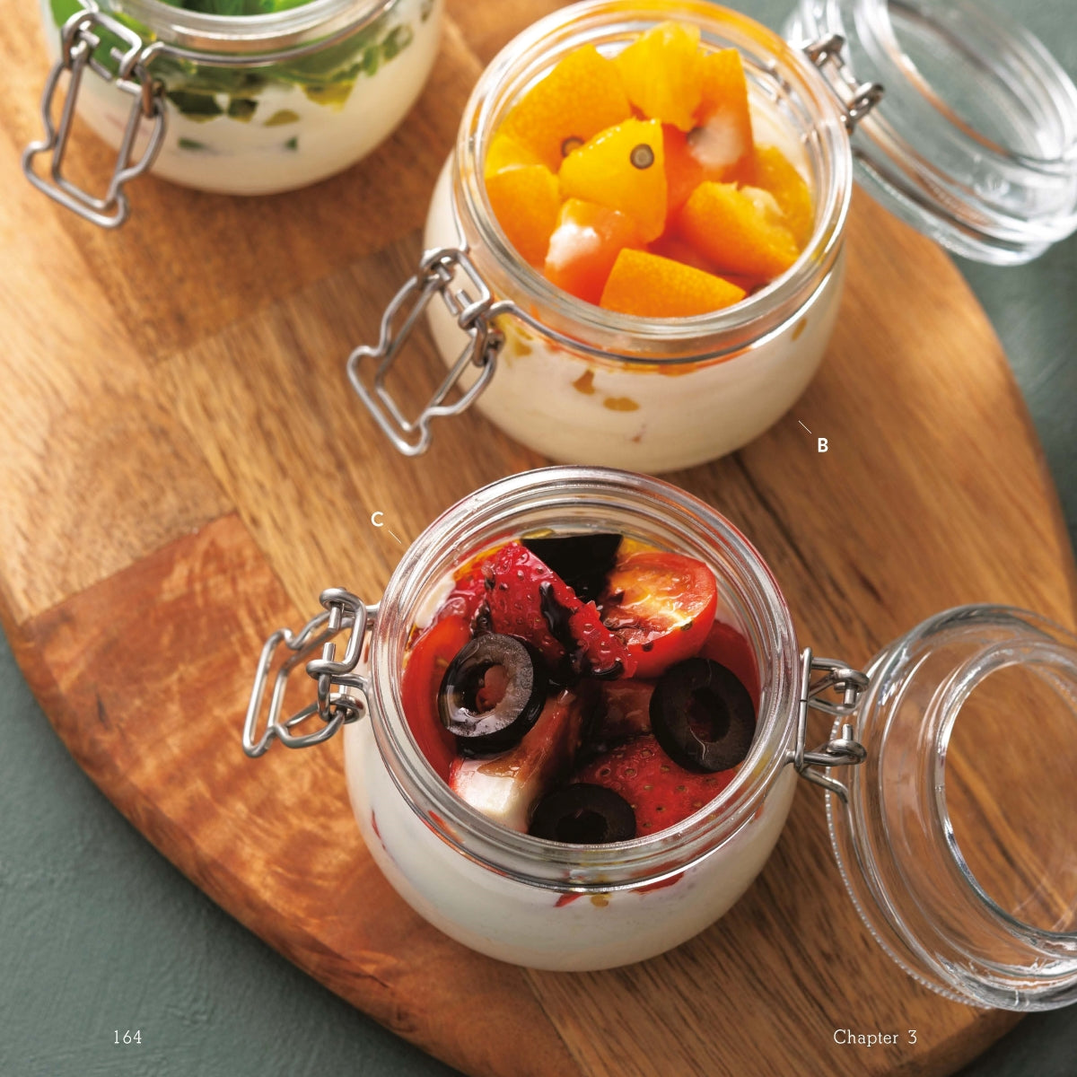 164ページ モッツアレラクリームとフルーツ、野菜